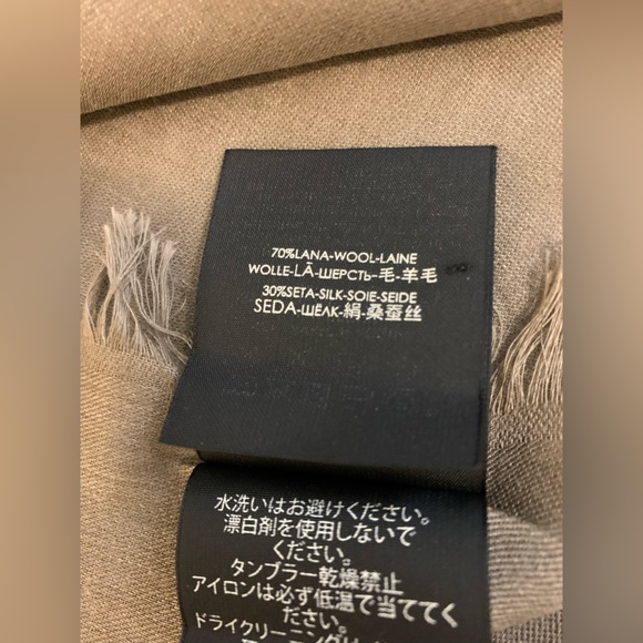 ❤️SOLD❤️Authentic Gucci Scarf / Shawl❤️ Available until Nov 15th - Picture 8 of 10